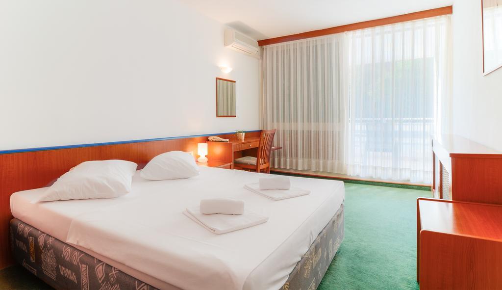 Hotel Amfora Рабац Экстерьер фото