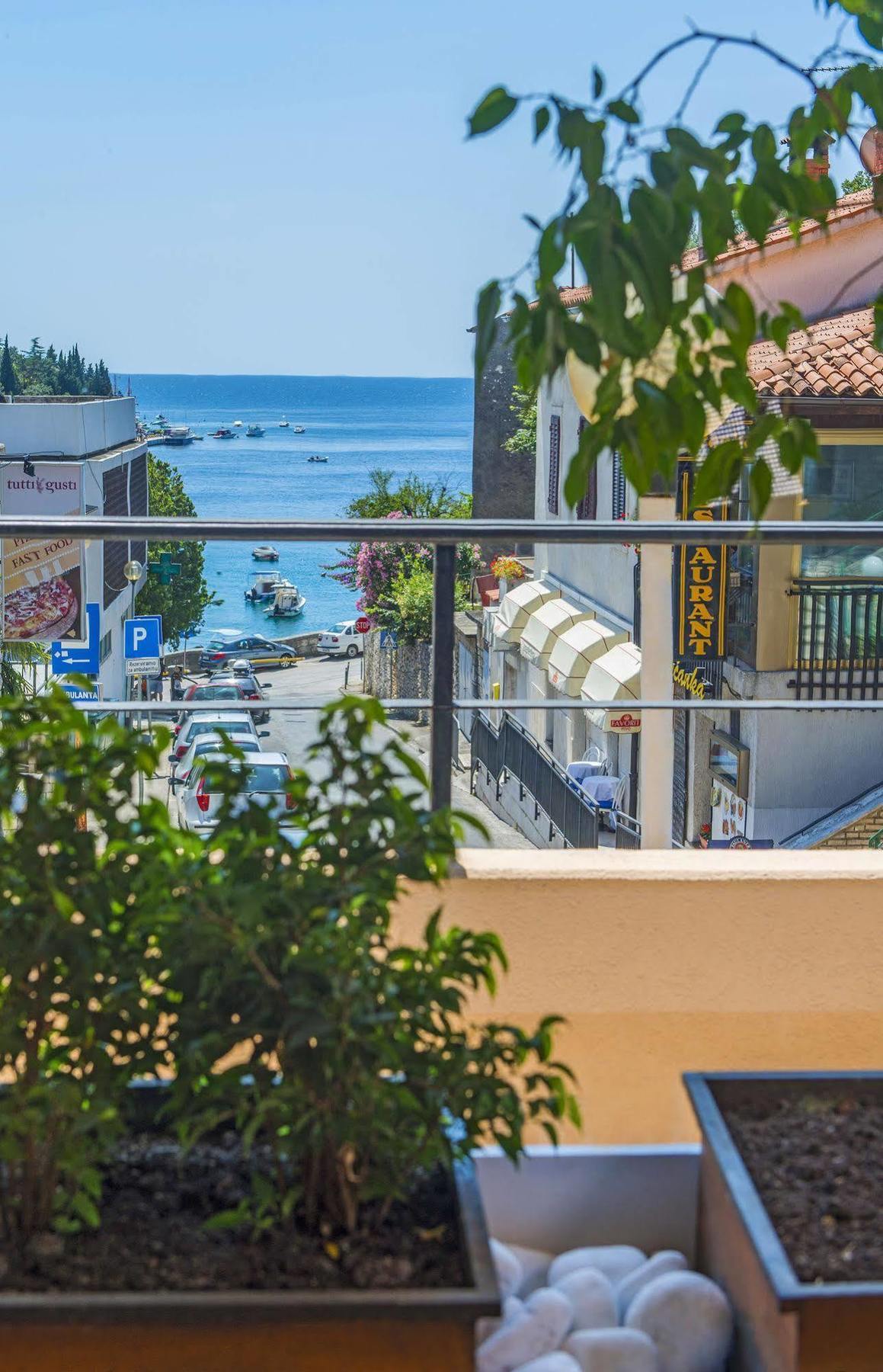 Hotel Amfora Рабац Экстерьер фото