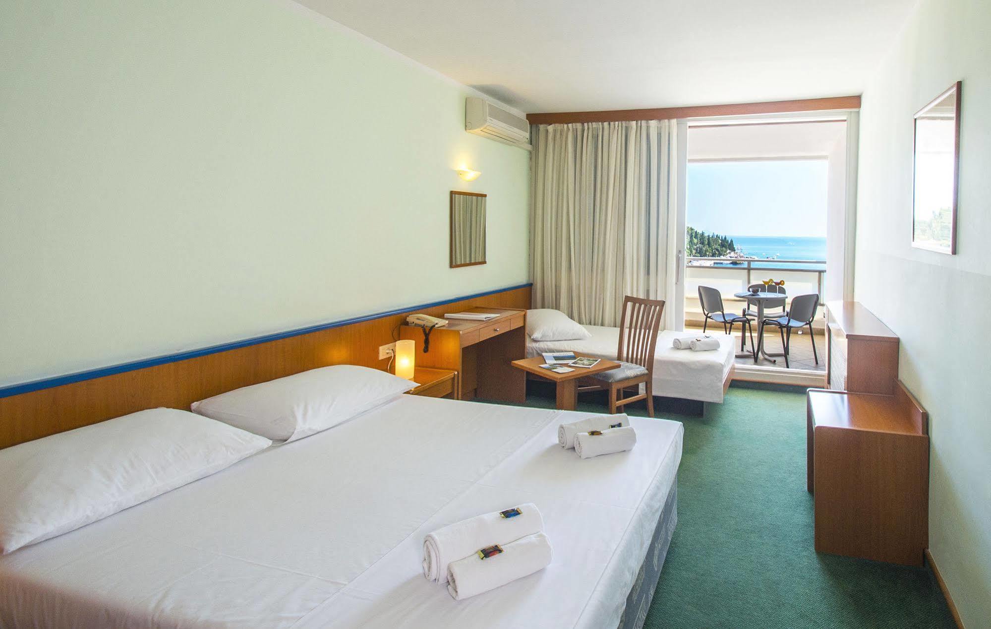 Hotel Amfora Рабац Экстерьер фото