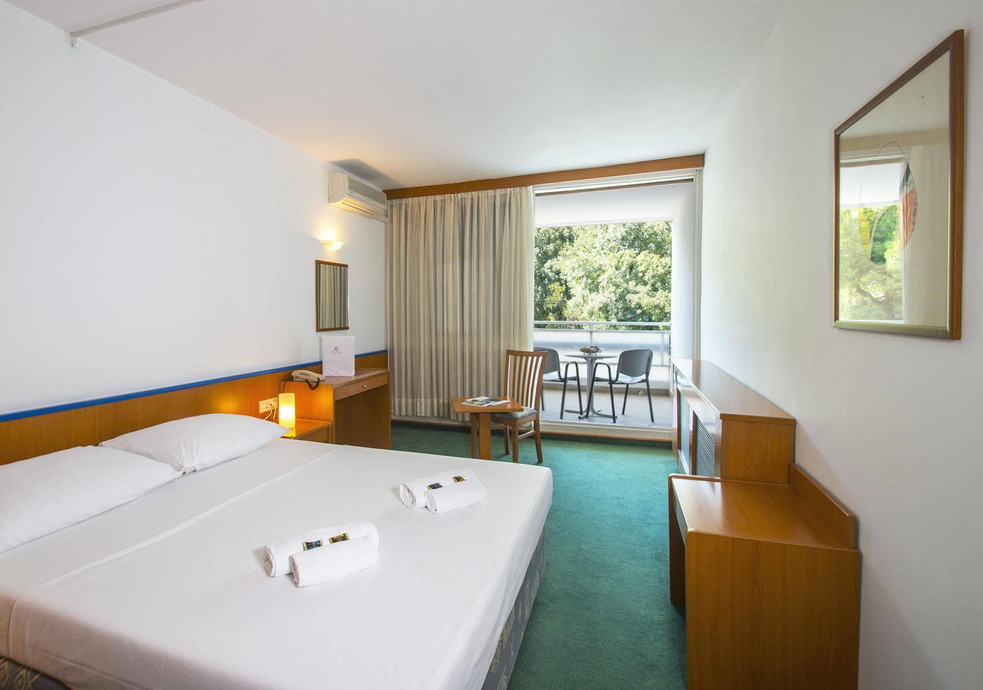 Hotel Amfora Рабац Экстерьер фото